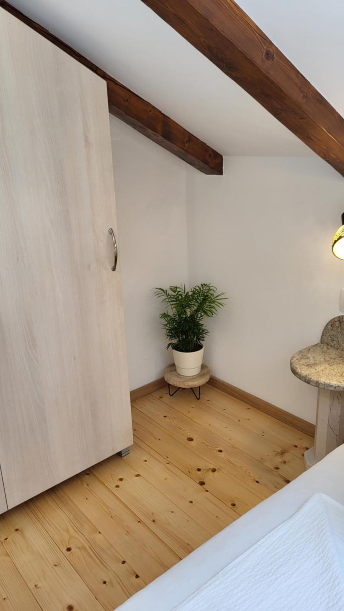 Stone House Apartments Didini Dvori Lumbarda Exterior foto
